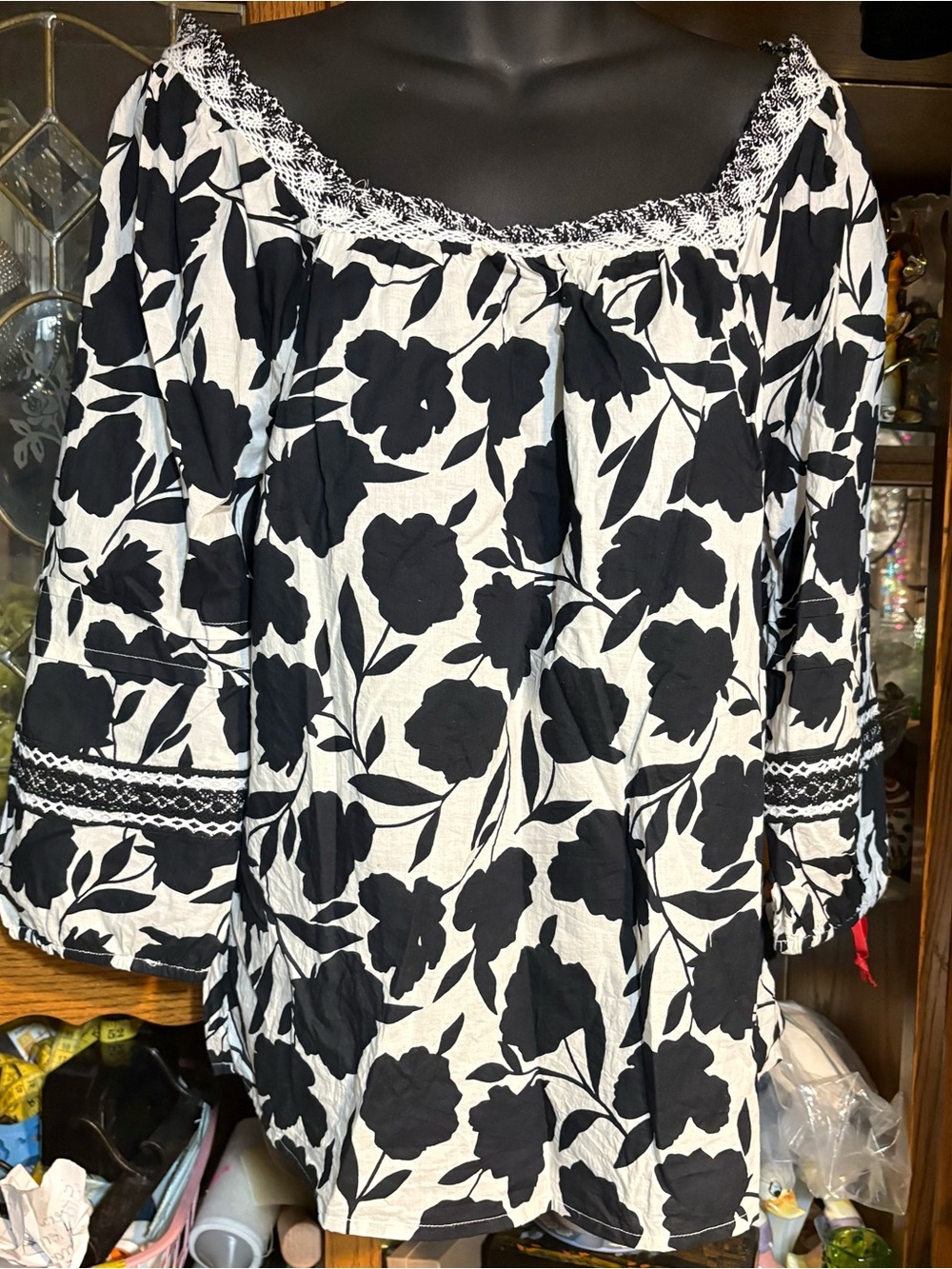 Kaktus Studio Black and White Floral Lace-Trim Blouse medium